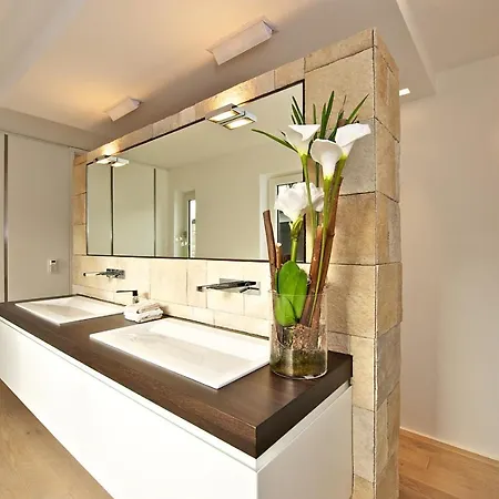 Designer-loft Mit Whirlpool Apartment Cologne
